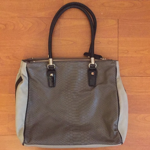 Guess Purse with matching wallet. - Picture 8 of 8